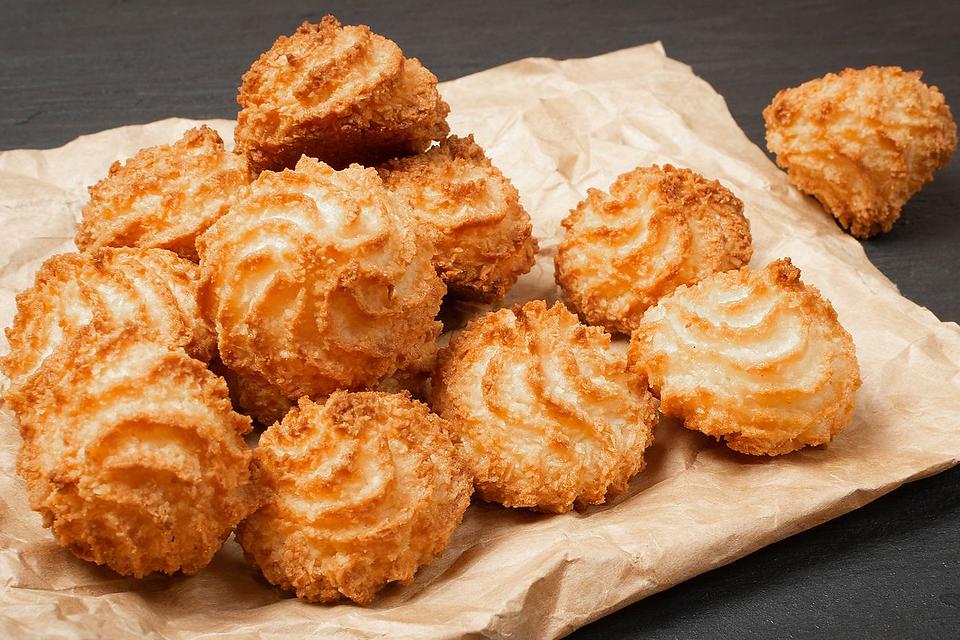 Easy 2-Ingredient Coconut Macaroons Cookie Recipe (10 Minutes)