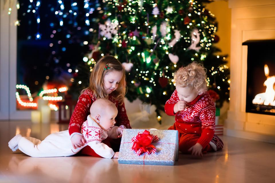 4 Tips to Protect Young Kids When Unwrapping Christmas Gifts