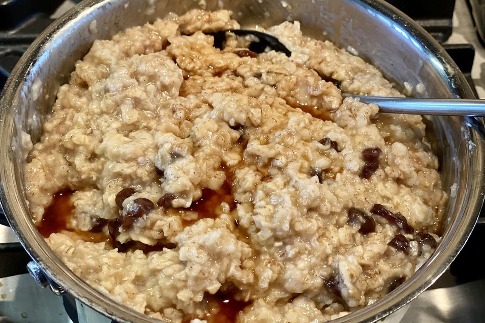 Best Cinnamon Vanilla Oatmeal Recipe: This Vanilla Spice Oatmeal Recipe Is the Healthy High-Fiber Breakfast MVP