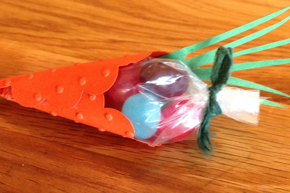 How to Make a Candy-Filled Carrot Table Embellishment or Gift for Easter!