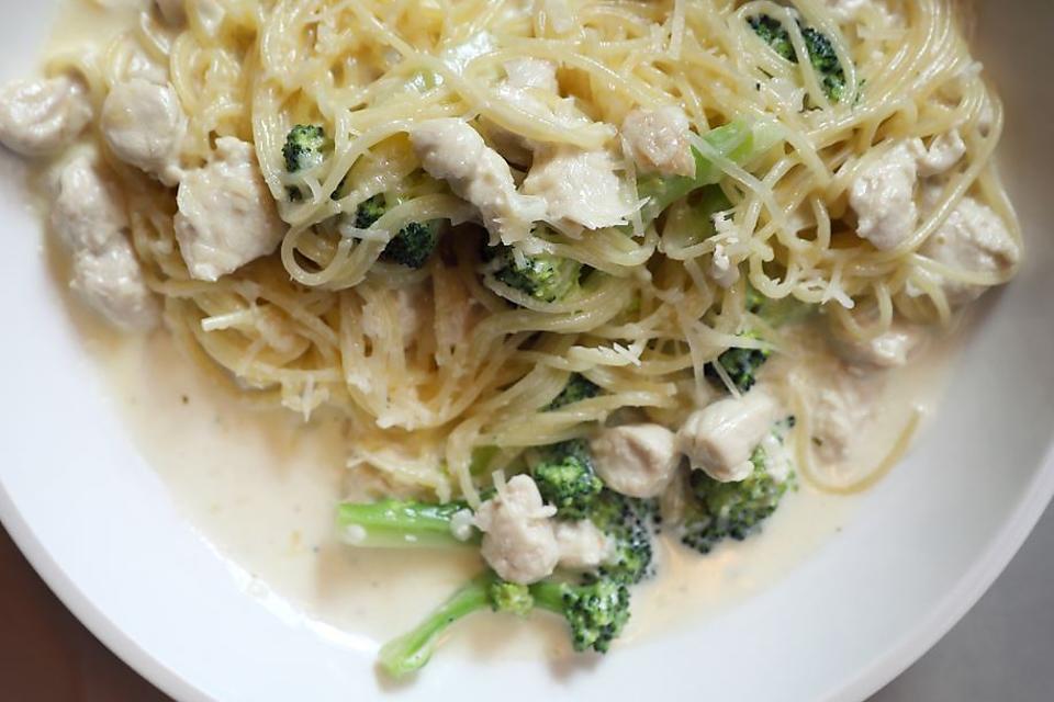 Chicken Fettuccine Alfredo Recipe With Vegetables: A Quick Meal for Busy Nights