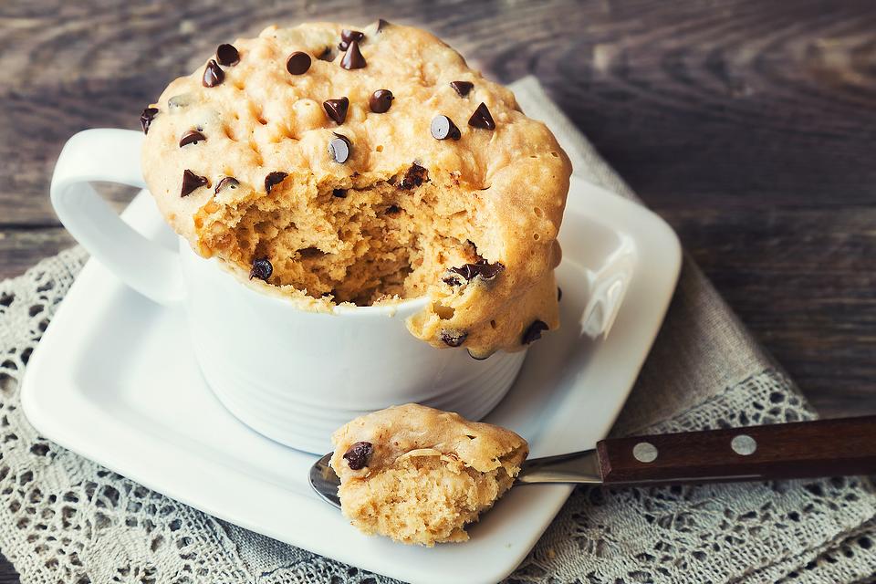 This Easy Chocolate Chip Mug Cake Recipe Is Your 6-Minute Chocolate Fix