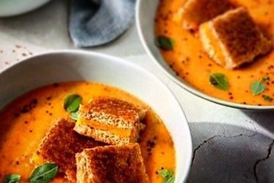 Creamy Tomato Soup Recipe With Grilled Cheese Croutons (30 Minutes)