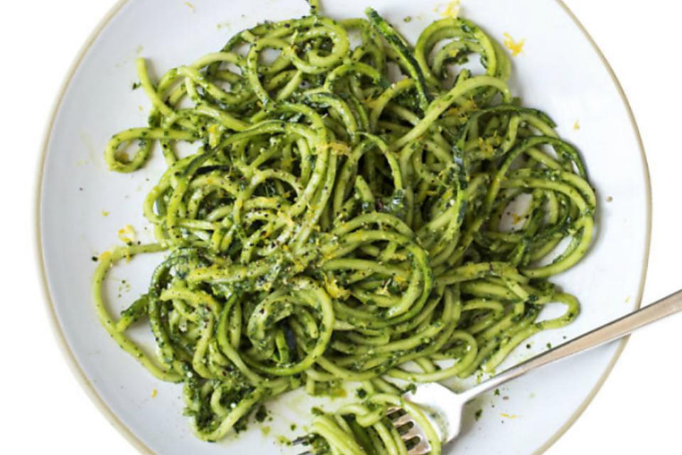 Lose Your Noodles: How to Make Fresh Basil & Kale Pesto "Zoodles"