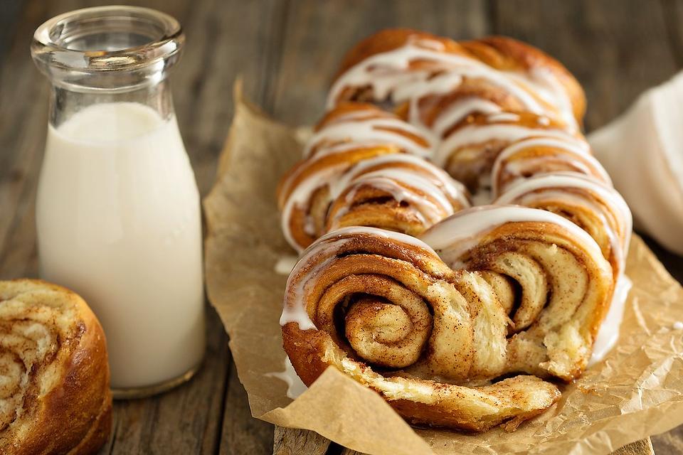 3-Ingredient Cinnamon Roll Bread Recipe Will Get Oohs & Ahhs