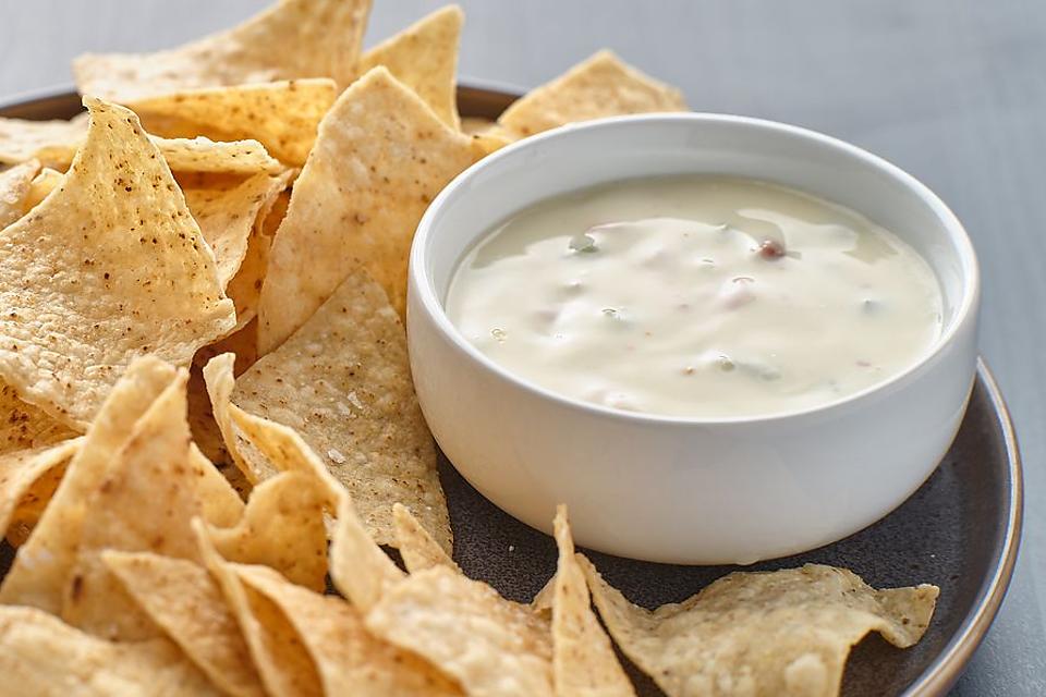 Queso Blanco Cheese Dip Recipe This Easy Cheesy White Queso Recipe Is What To Sink Your Chips 2082