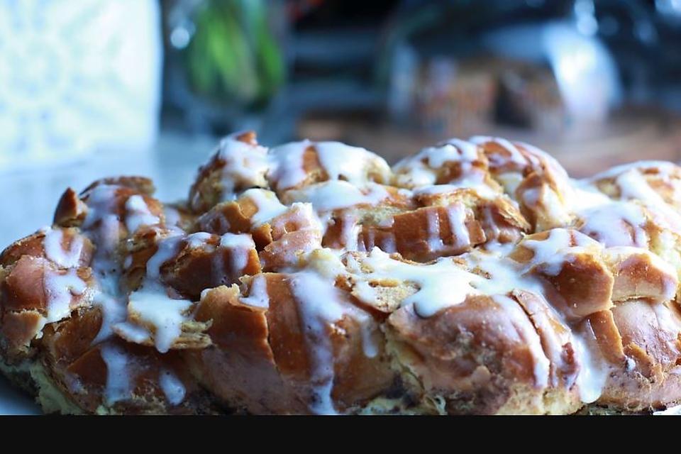 Easy French Toast Pull-Apart Bread Recipe Makes Breakfast or Brunch Even More Special (and Fun)