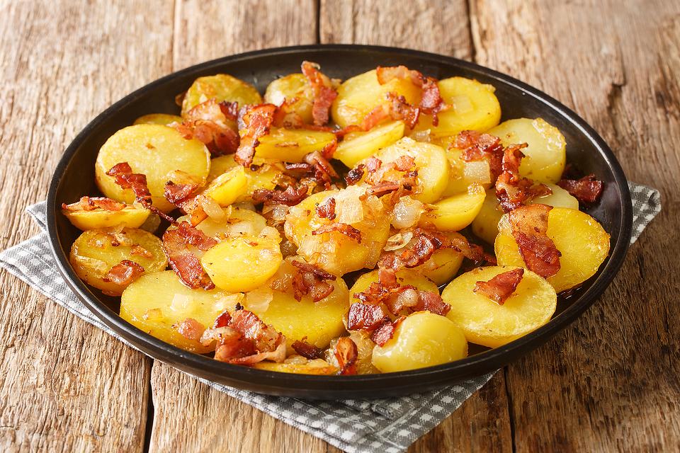 German Fried Potatoes Recipe With Crispy Bacon & Onions (3 Ingredients ...