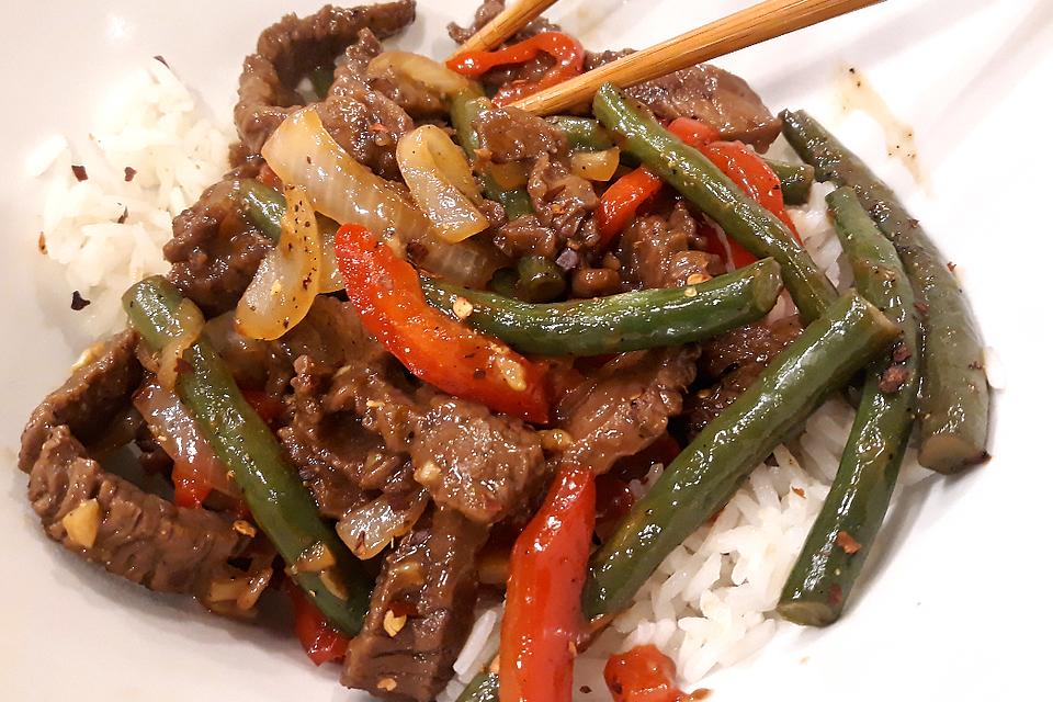 20-Minute Garlic Beef & Green Bean Stir-fry Recipe: This Garlicky Beef Recipe Is Worth Buying Chopsticks For