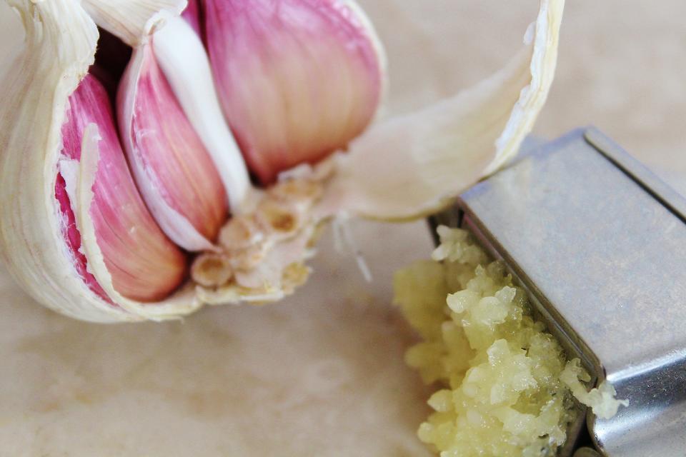 Glorious Garlic: 2 Ways to Make Cooking With Garlic Even Easier!