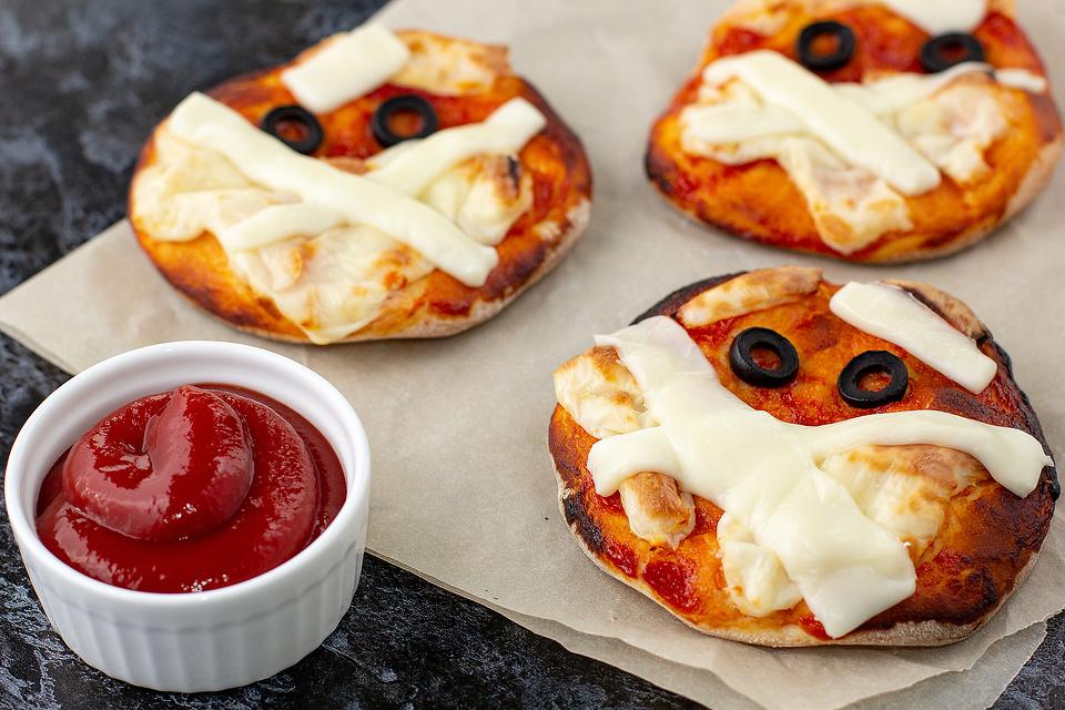 Easy Halloween Pizza, Recipe