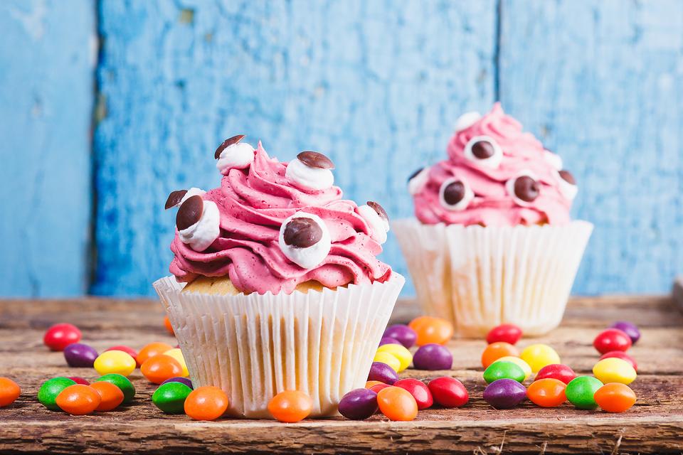 Halloween Cupcake Recipes: Fun Purple People Eater Cupcakes Are What to Make This Halloween (So Easy!)