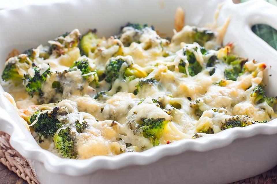 Straightforward 20-Minute Creamy Mozzarella Broccoli Casserole Recipe ...