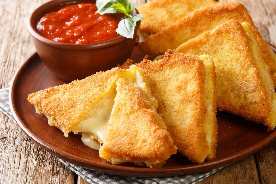 Fried Mozzarella Sandwich Recipe (Mozzarella in Carrozza): An Italian ...