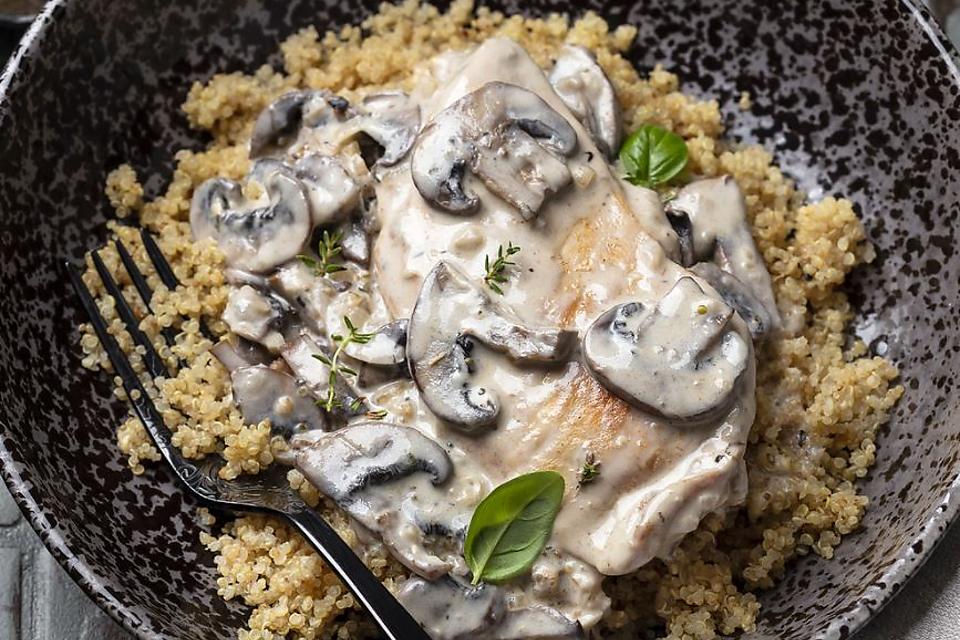 https://media.30seconds.com/tip/lg/Pan-seared-Chicken-Recipe-With-Mushroom-Sauce-Garlic-Quino-37129-df1c48b33f-1641711657.jpg