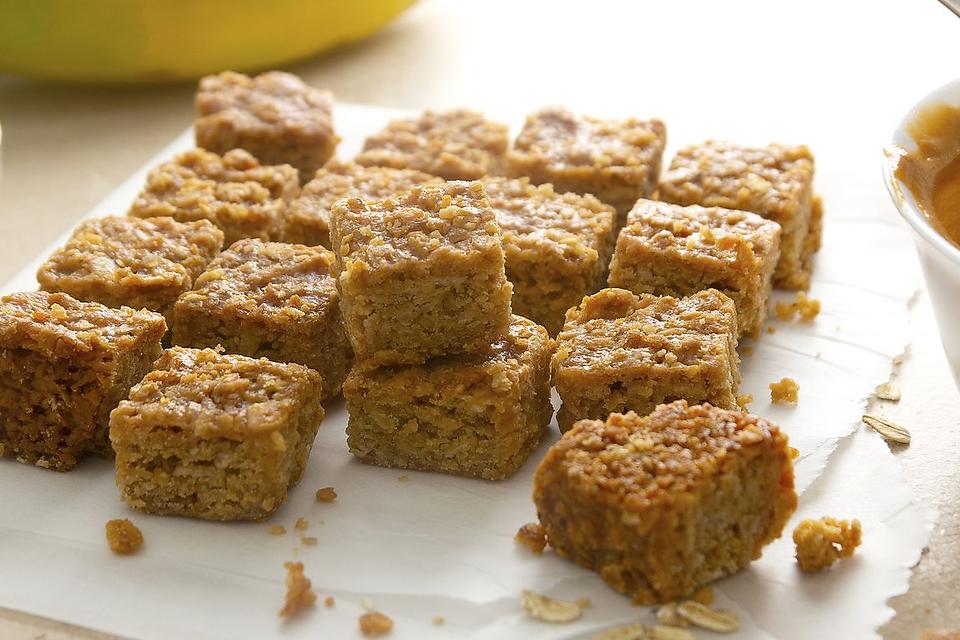 Gluten-free Peanut Butter Banana Oatmeal Squares Recipe (Dairy-free & No Refined Sugar)