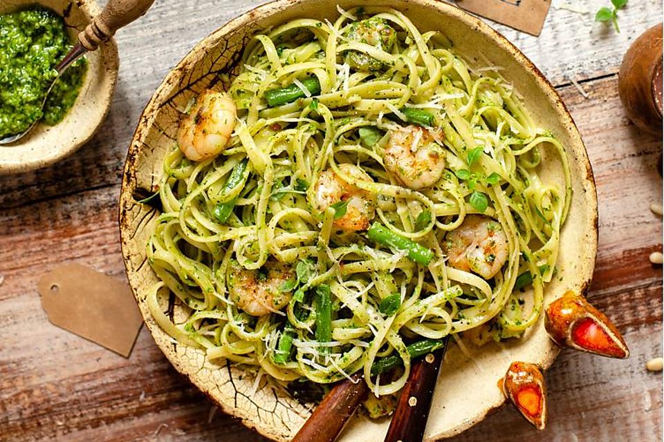 20-Minute  Pesto Pasta Shrimp Recipe With Green Beans Is Incredible