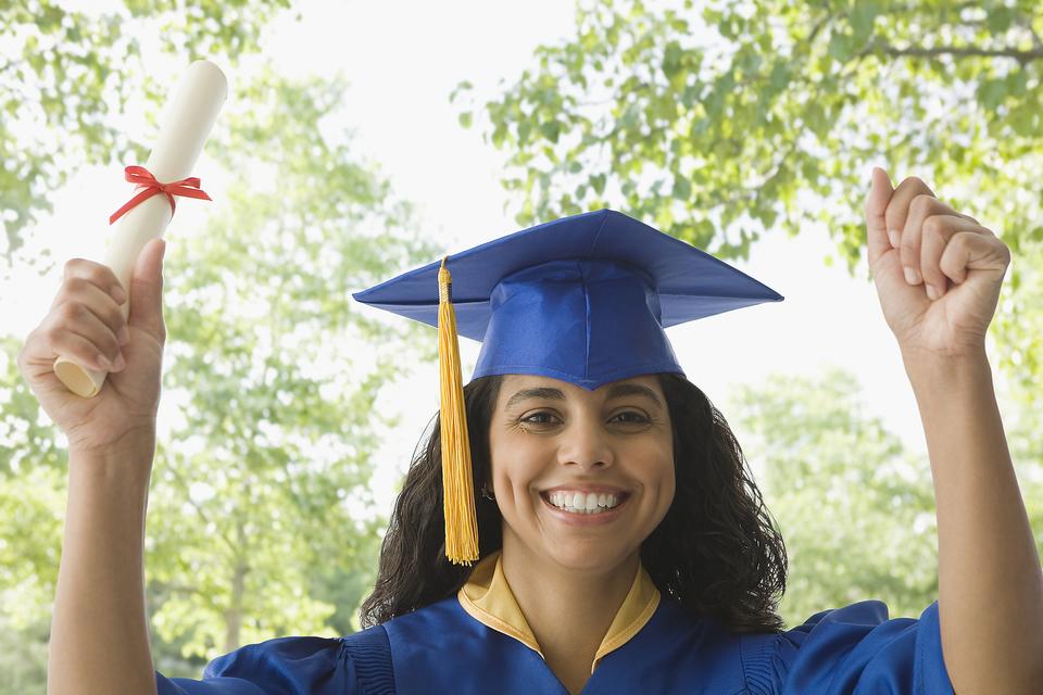 Graduation Photos: The Best Place to Take a Photo of Your College Graduate