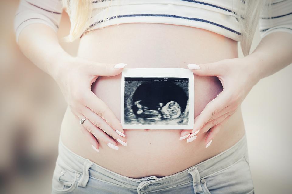 Pregnancy Week 32: Fetal Development, Ultrasound Cautions & the Stages of Labor