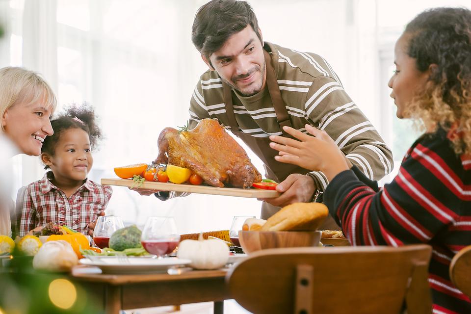 Spine Health During the Holidays: 8 Ways to Protect Your Spine & Overall Health This Thanksgiving