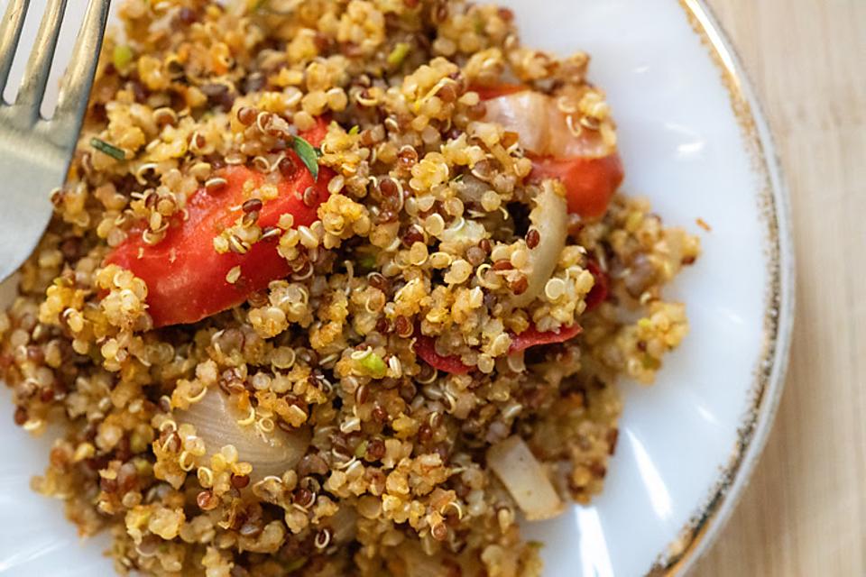 Sweet & Peppery Onion Quinoa Sauté Recipe: The Dirty Vegan Has Done It Again