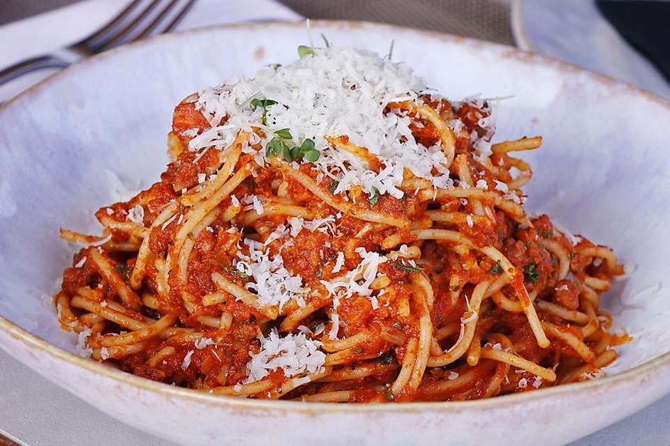 An Italian Mom's Favorite Bolognese Recipe Is the Best Ever