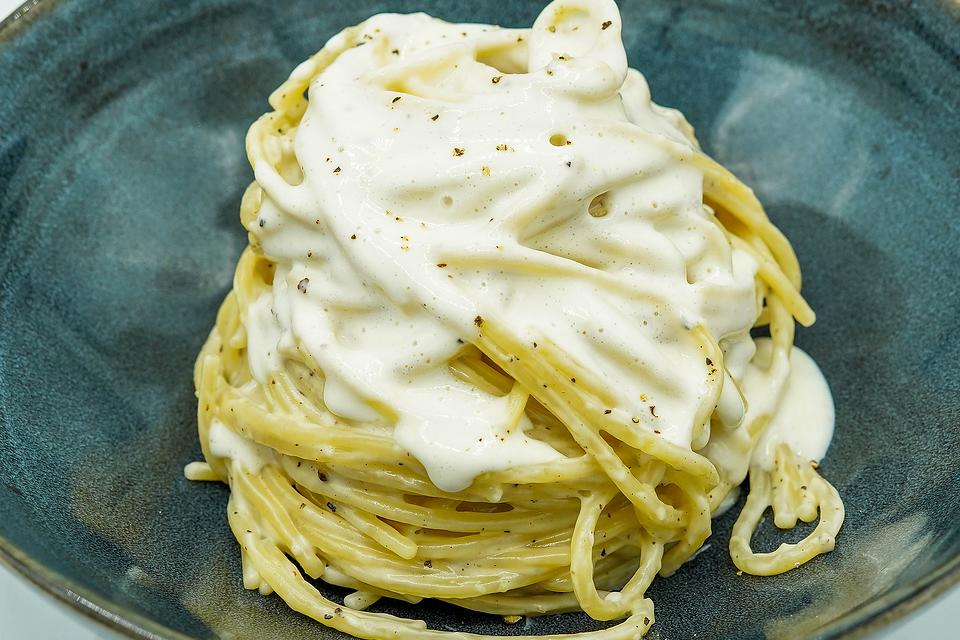 10-Minute Cream Cheese Alfredo Sauce Recipe: The Easiest Alfredo Sauce  Recipe Ever | Italian Recipes | 30Seconds Food