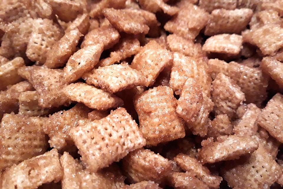 Cinnamon Sugar Snack Mix - Crazy for Crust