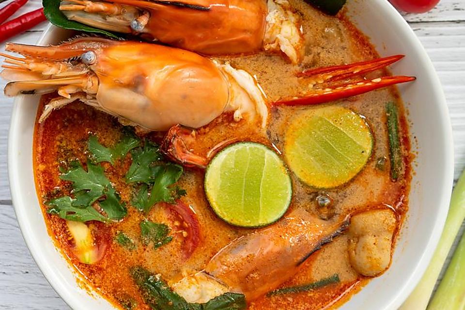 30-Minute Traditional Thai Tom Yum Soup Recipe With Galangal, Lemongrass & Shrimp