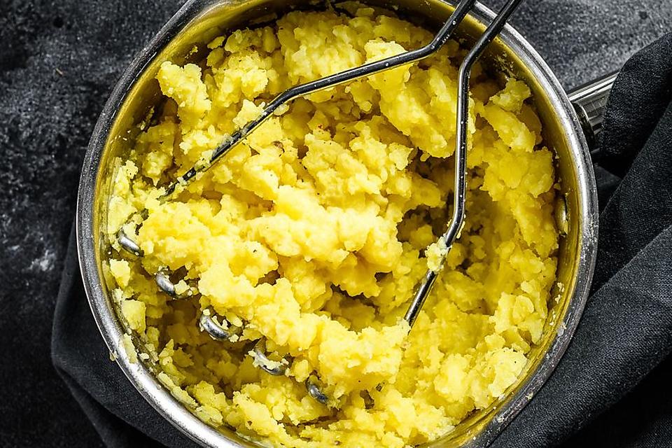 Turmeric Mashed Potatoes Recipe Is a Colorful & Nutritious Side Dish