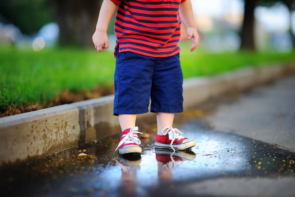 Wet Sneakers? Dry Them Quietly in the Dryer With This Life Hack!